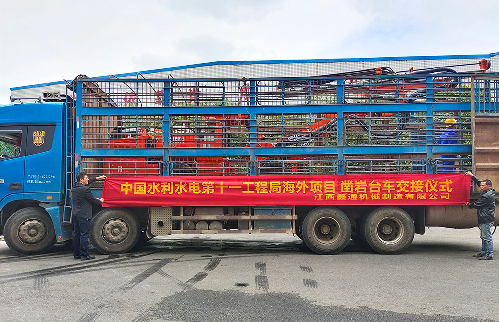 鑫通扒渣機(jī)助力中國水利水電第十一工程局海外項(xiàng)目2.jpg