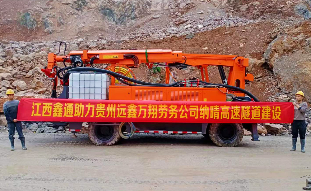 工程橋式濕噴臺(tái)車