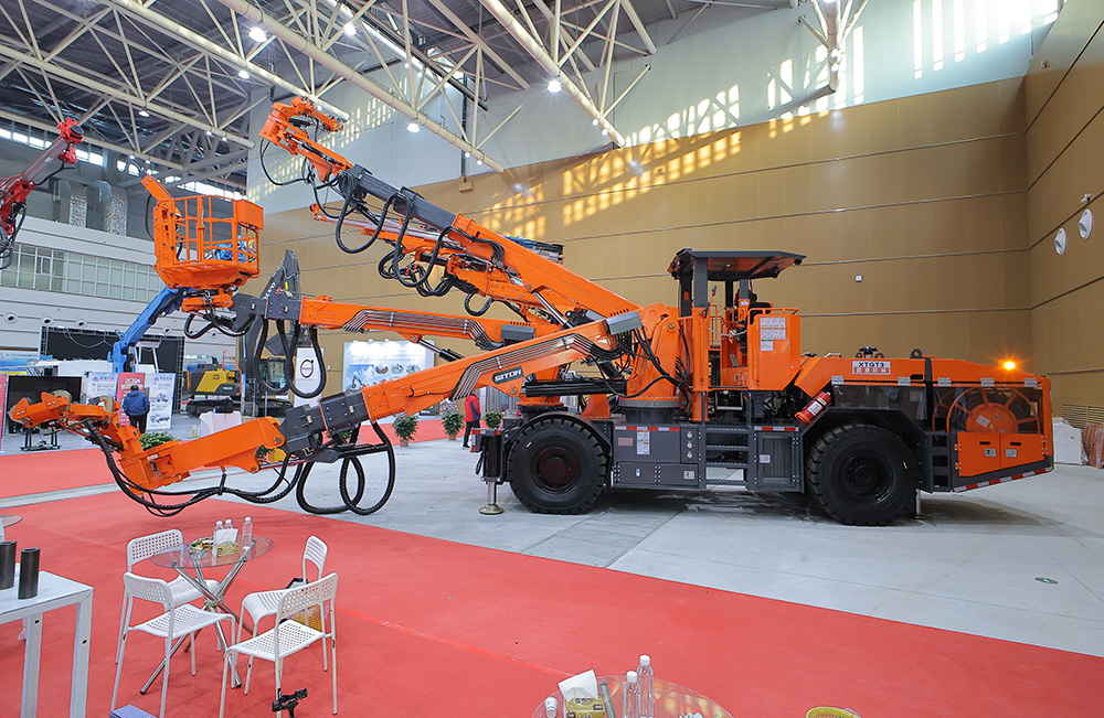 多功能拱架臺(tái)車