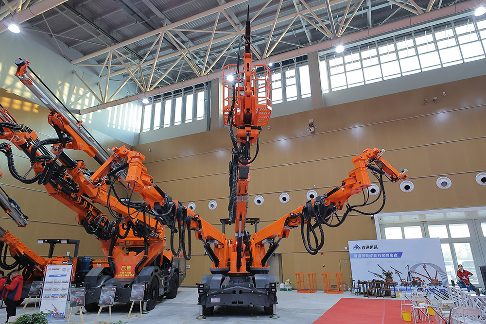 多功能拱架臺(tái)車