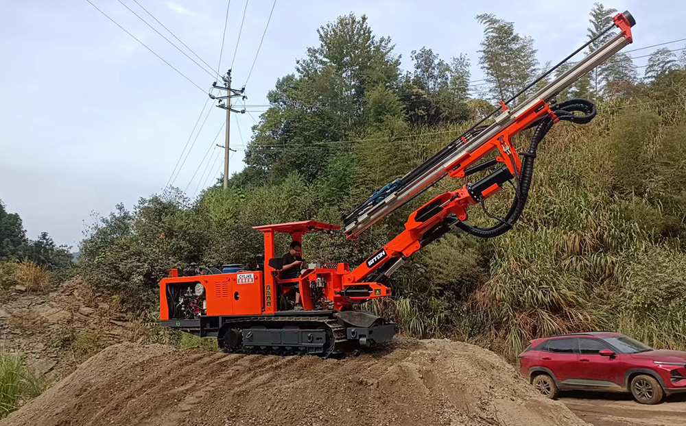 履帶式礦用液壓掘進鉆車